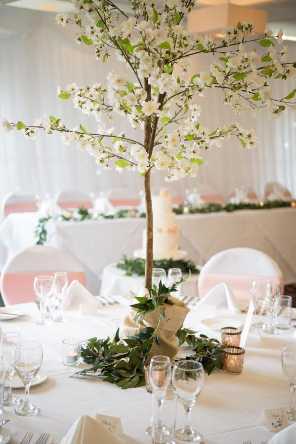 Lakeside Park Hotel & Spa Fishbourne  Εξωτερικό φωτογραφία