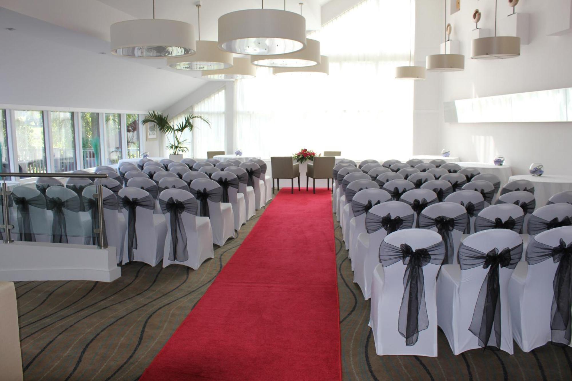 Lakeside Park Hotel & Spa Fishbourne  Εξωτερικό φωτογραφία