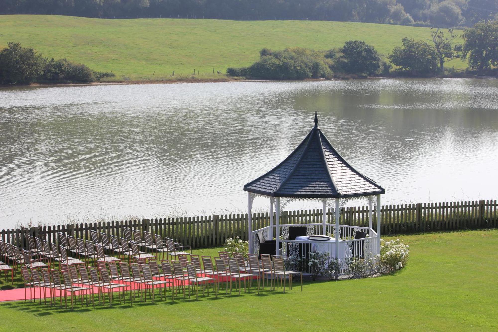 Lakeside Park Hotel & Spa Fishbourne  Εξωτερικό φωτογραφία